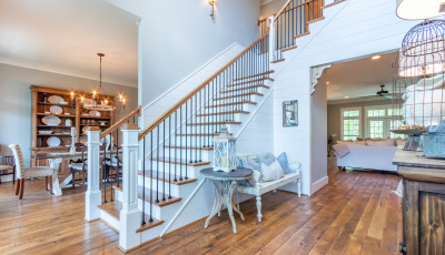 Treppe in einem hellen Haus