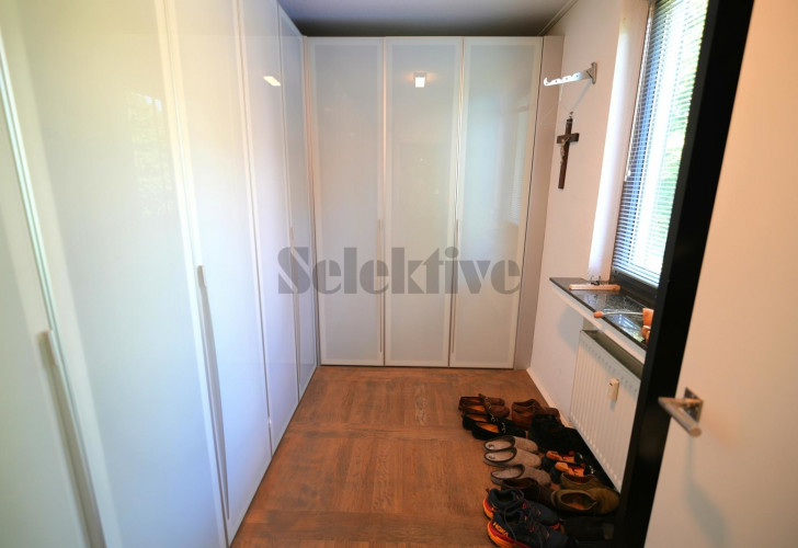 Selektive 49e5f8b5-bf9e-4350-b43a-cb84bcb52998 Details  