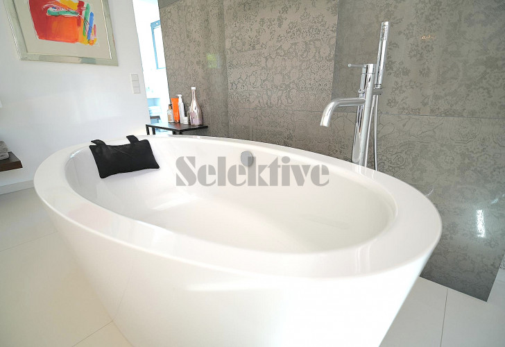 Selektive 81cd2656-2d26-48b7-83dd-352845a375d2 Details  