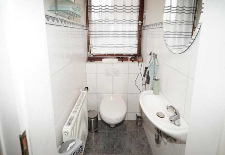 Selektive 33270031-e199-4212-9d4a-12758cb4d171 Details  