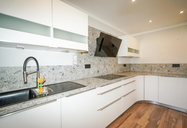 Selektive 57abd20a-b245-41f0-a5c2-10e20924cab3 Details  