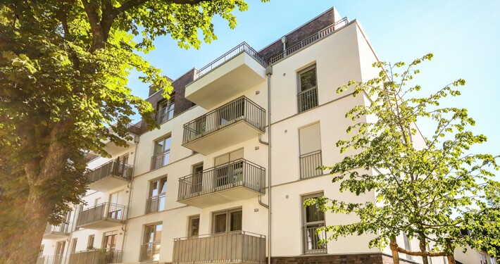 Neues modernes Wohnhaus in der Stadt