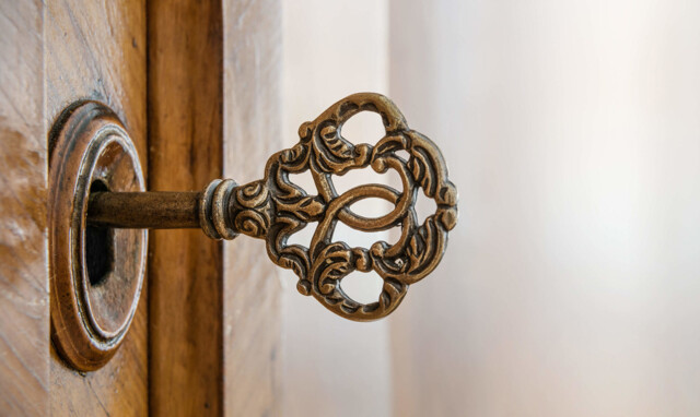 Alter Schlüssel im Türschloss