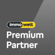 Immowelt Premium Partner Logo auf grauem Hintergrund.