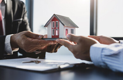 Schlüsselübergabe beim Einzug