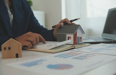 Altbaugebäude mit mehreren Etagen