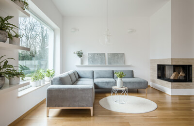 Schlichtes modernes Wohnzimmer