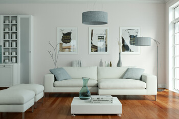 Wohnzimmer mit Sofa-Ecke