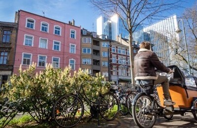 Sicht auf Häuserfront in Düsseldorf