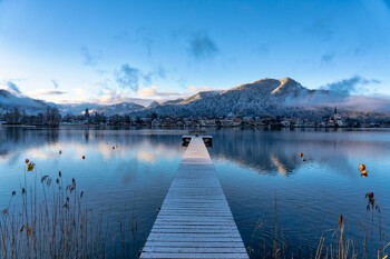 Ein Blick auf den Tegernsee im Winter