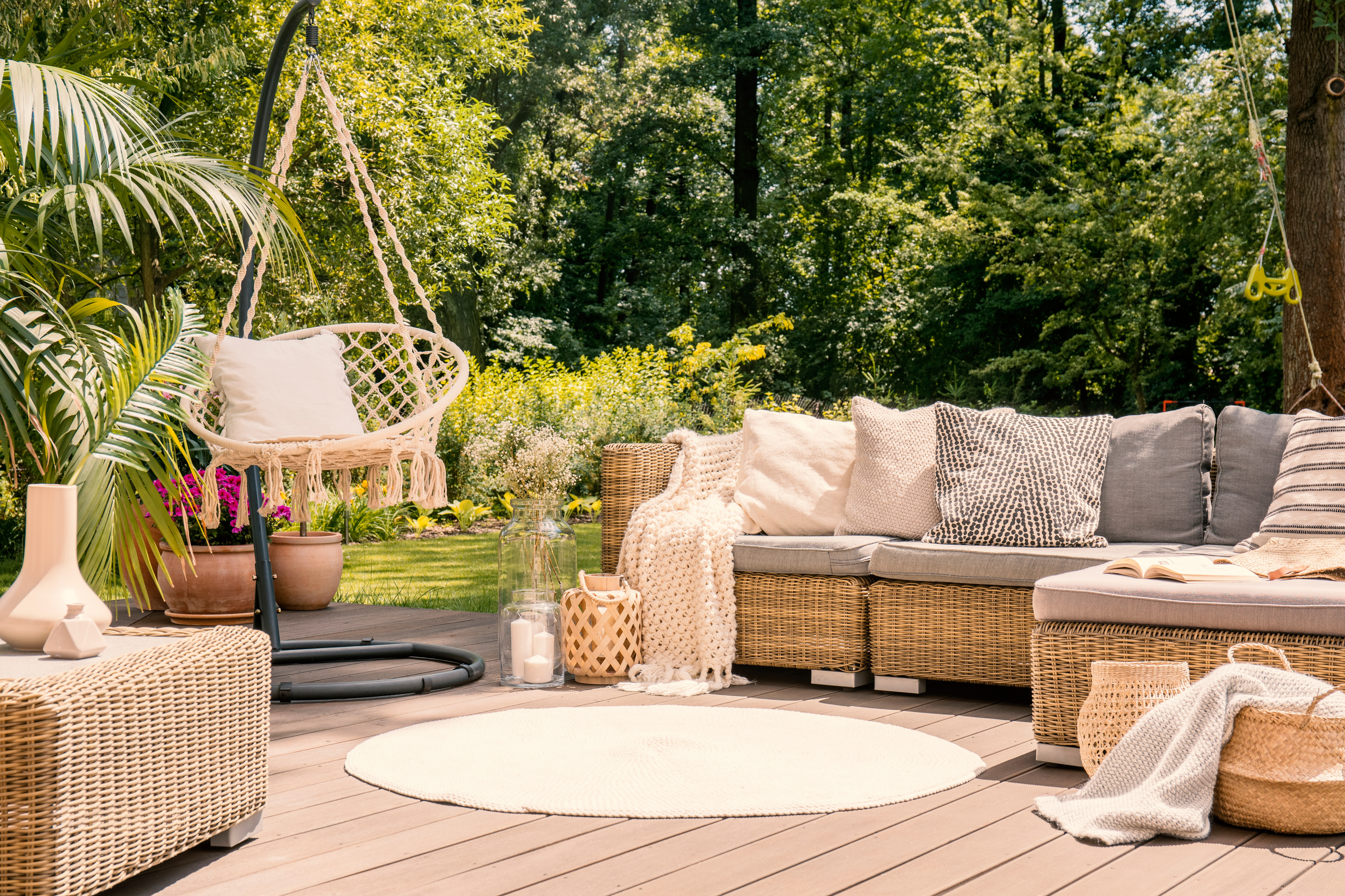 Terrasse mit Möbeln