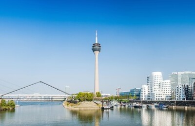 Blick auf Düsseldorf und den Rhein