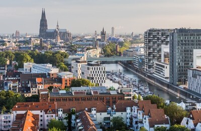 Luftbild von Köln und dem Rhein