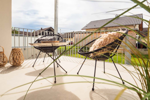 Stühle auf Terrasse