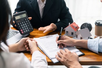 Besprechung zum Immobilienankauf