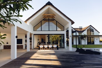 Moderne große Villa