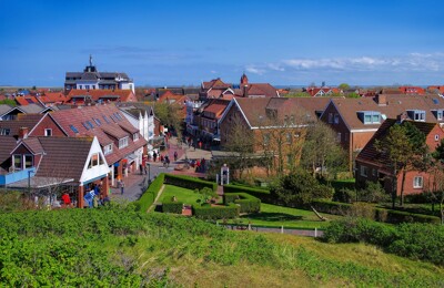 Blick auf das Dorf von Langeoog von oben