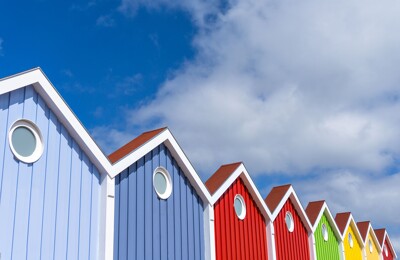 Bunte Strandhäuser auf Langeoog