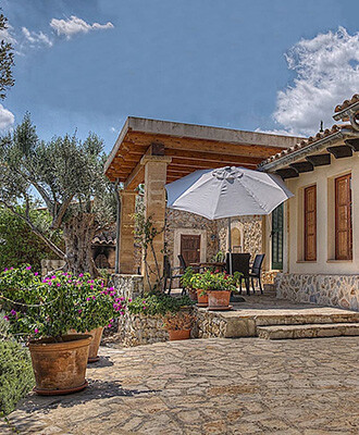 Die Terrasse einer Finca in Spanien