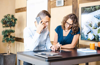 Makler Team bei der Arbeit