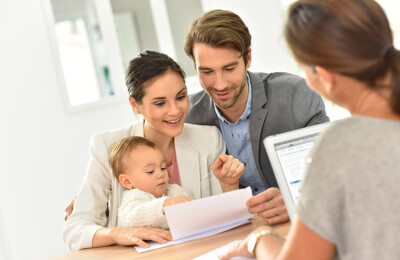 Familie im Beratungsgespräch