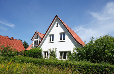 Wohnhaus mit Vorgarten