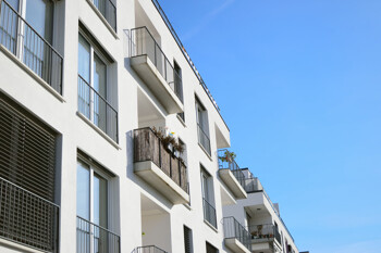 Moderne Neubauwohnungen von außen