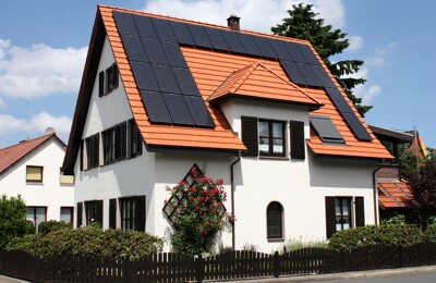 einfamilienhaus mit Solaranlage