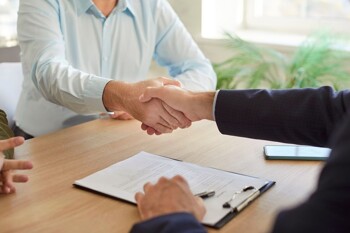 Hände schütteln Makler