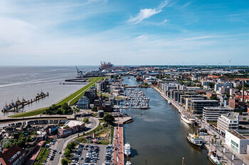 Luftbild Bremerhaven Hafen und Stadt