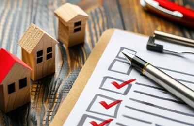 Klemmbrett mit Checkliste