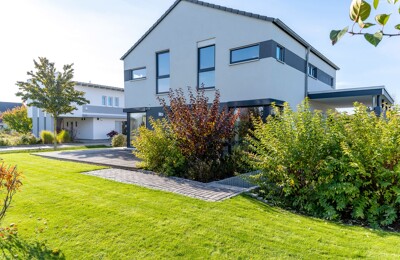 Einfamilienhaus mit Garten