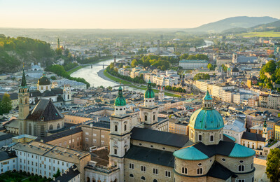 Blick von oben auf Salzburg