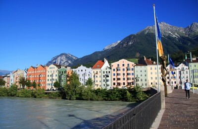 Häuserzeile am Innufer in Innsbruck