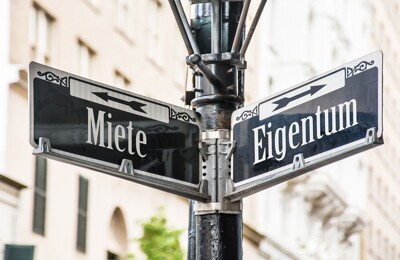 Straßenschild für Miete und Eigentum