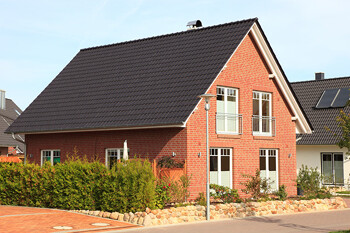 Einfamilienhaus mit roten Backsteinen
