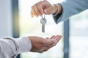 Schlüsselübergabe nach Immobilienverkauf