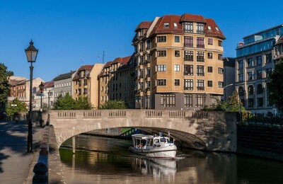 Historische Grünstraßenbrücke in Berlin-Mitte