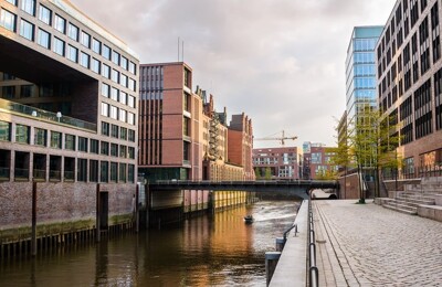 Bürogebäude an Hamburger Kanal