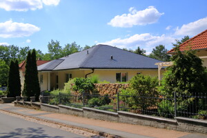 Bungalow mit Blick auf den Garten