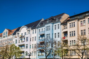 Sanierte Häuserzeile in Charlottenburg, Berlin