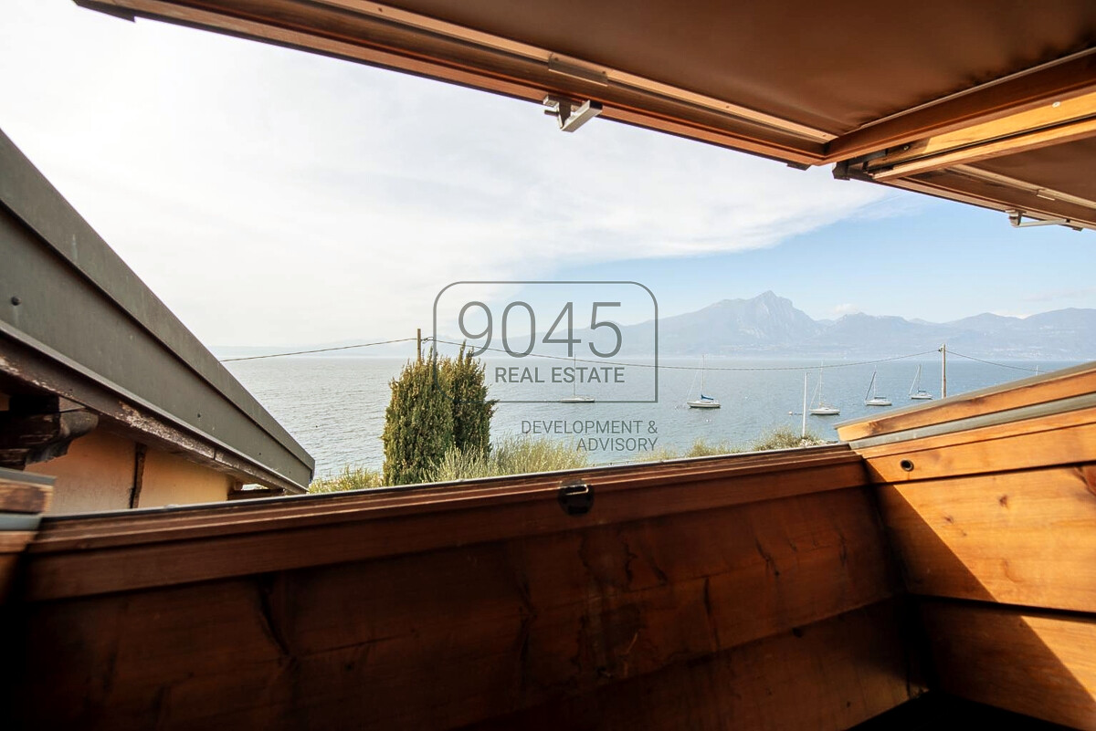 Charmante Reihenhausvilla mit traumhaftem Seeblick und privatem Garten in Torri