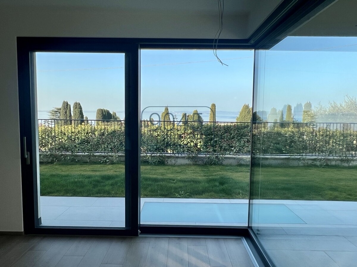 Exklusive Neubauvilla in Lazise – Moderne Eleganz in ruhiger Lage, nur 500 m vom Seeufer