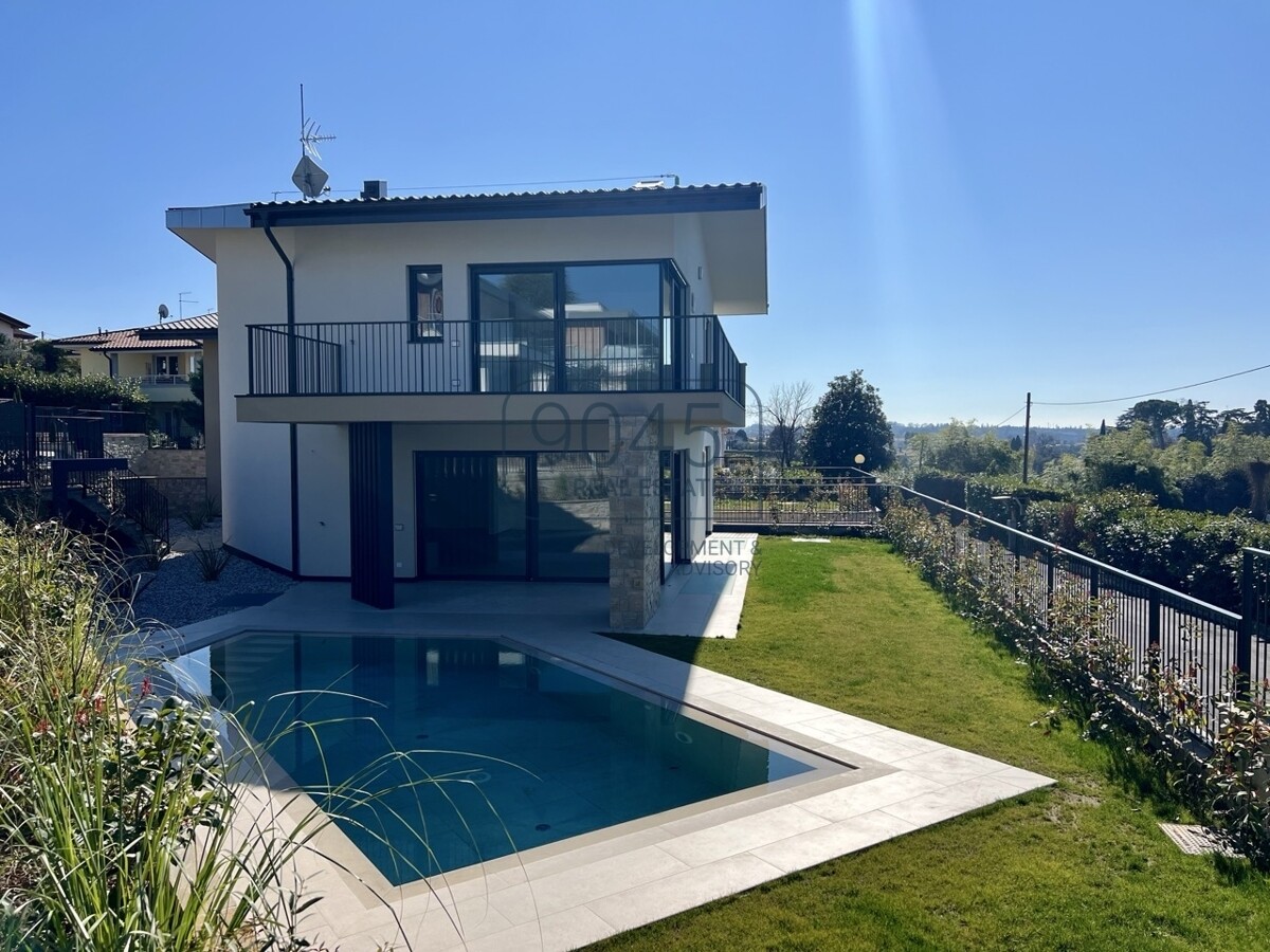 Exklusive Neubauvilla in Lazise – Moderne Eleganz in ruhiger Lage, nur 500 m vom Seeufer