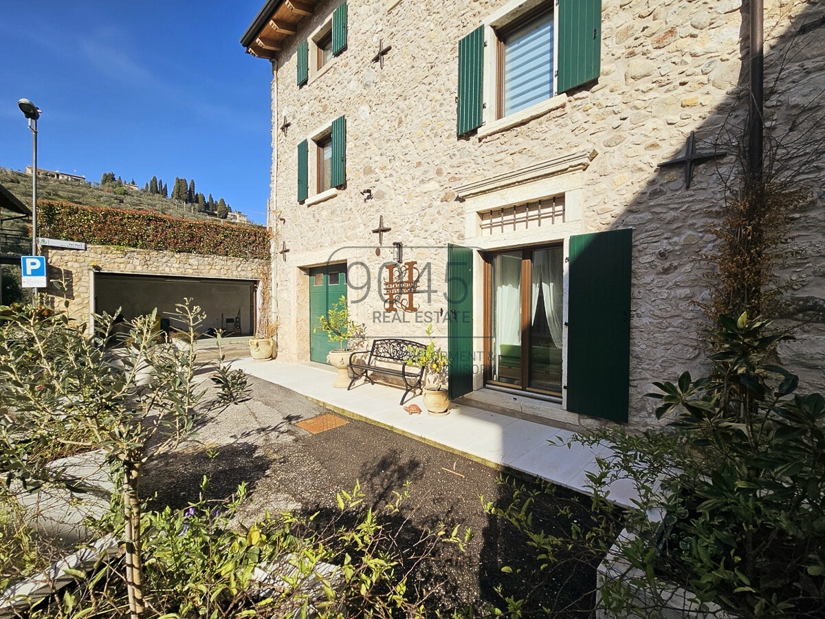 Stilvoll restauriertes Rustico mit modernem Komfort und traditionellem Flair in Garda