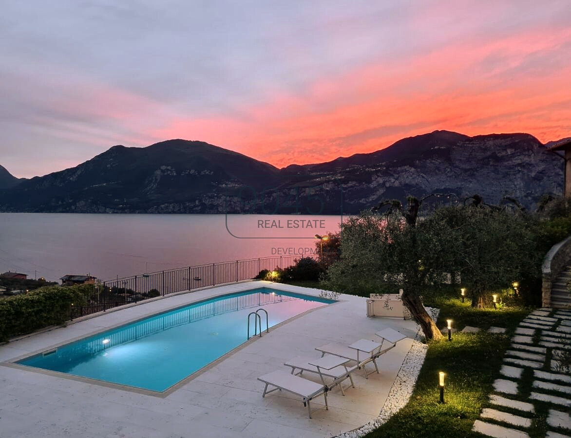 Historisches Gebäude mit 7 Luxusapartments und Pool in Brenzone sul Garda - Gardasee