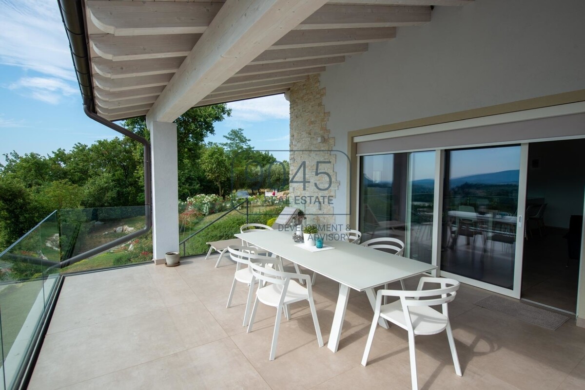 Eckreihenhaus-Villa mit großem Garten in Castion Veronese - Gardasee