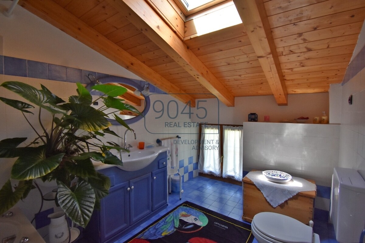 Exklusive Villa mit Panoramablick und großem Grundstück – Ala