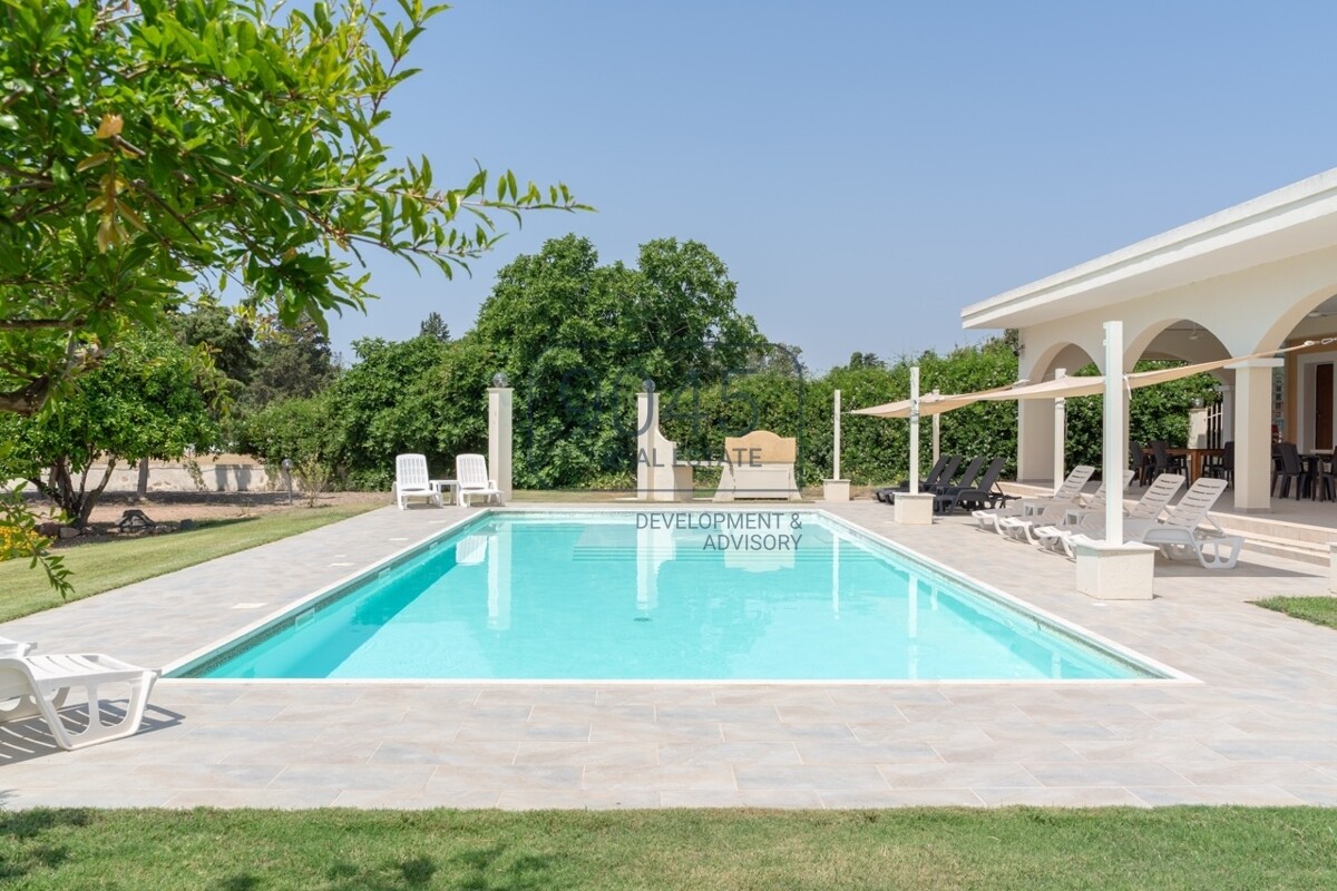 Prestige-Immobilie mit Gästehaus und weitläufigem Grundstück im Süden Sardiniens