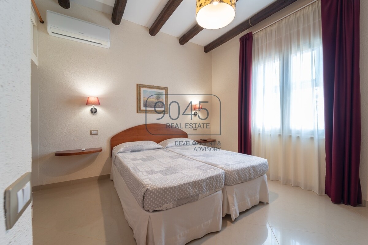 Prestige-Immobilie mit Gästehaus und weitläufigem Grundstück im Süden Sardiniens